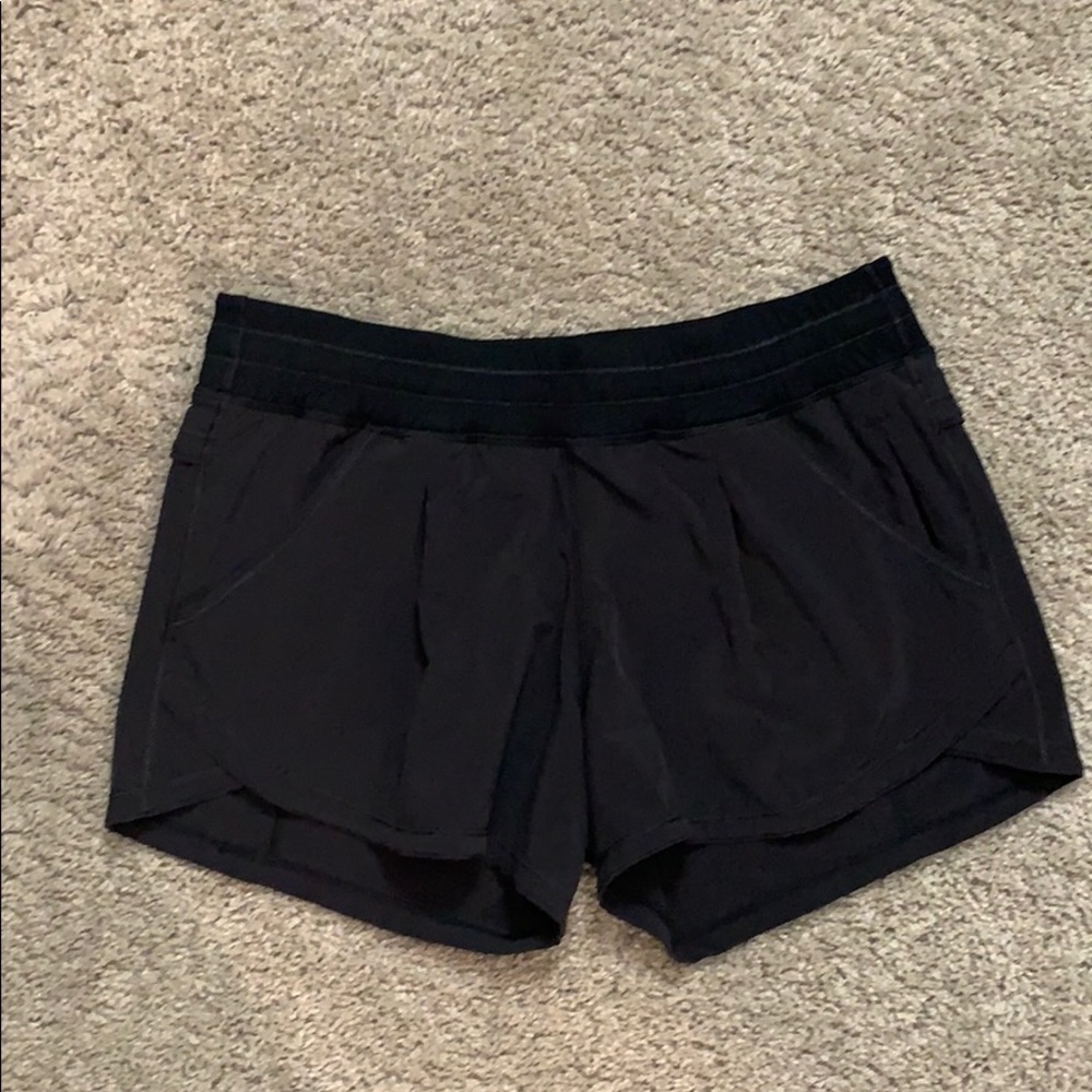 Black lulu shorts